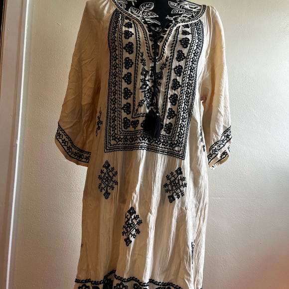 American Eagle Outfitters Cream Tunic with Black Embroidery - Picture 2 of 3
